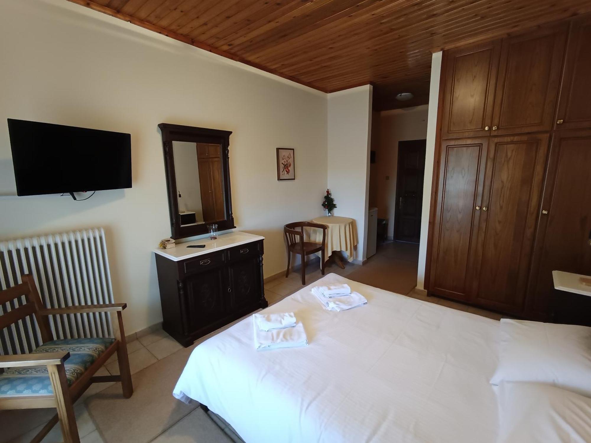 Hotel 2 Alonia Anatoliki Frangista Habitación foto